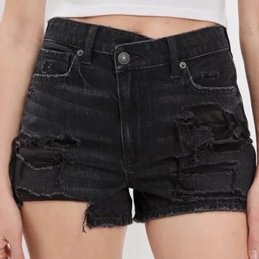 NWT Amerian‎ Eagle AE Denim Black Distressed Mom Short Size 8